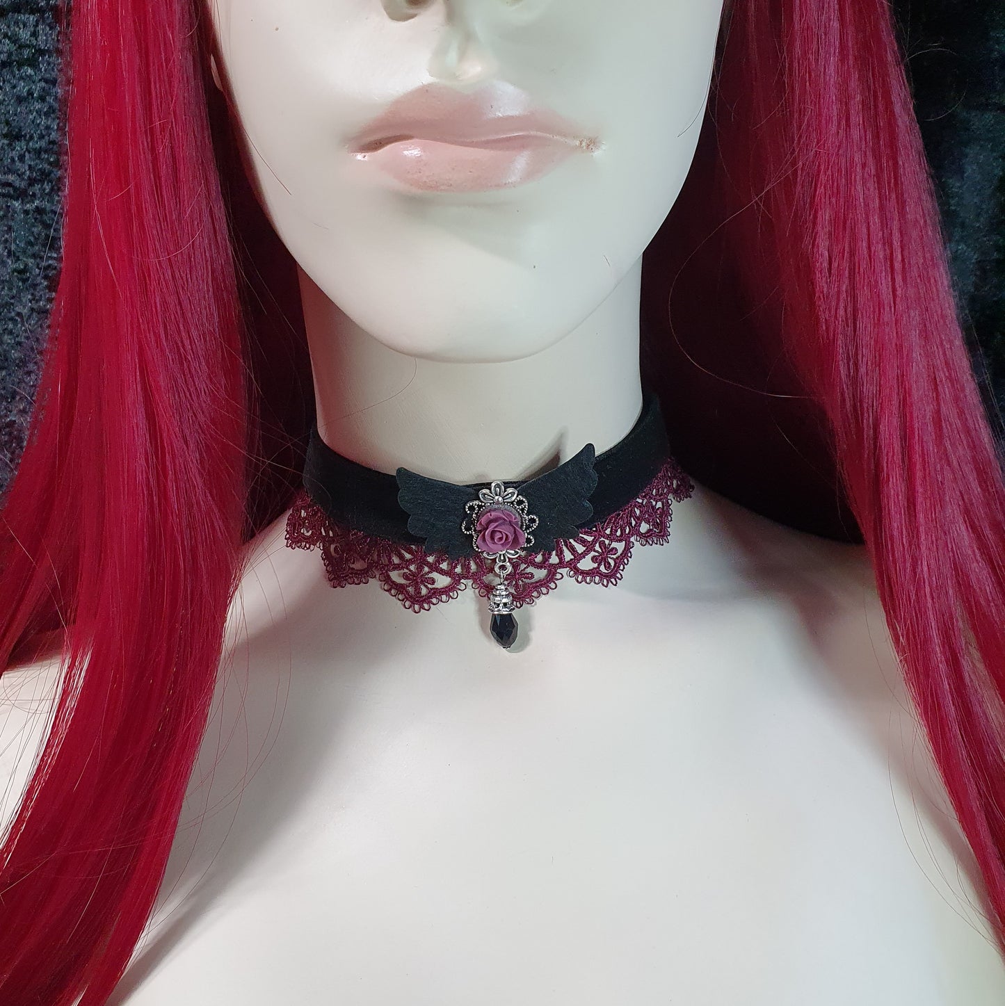 Choker, Samt, Schwarz/Bordeaux, mit Borte & Zierteil
