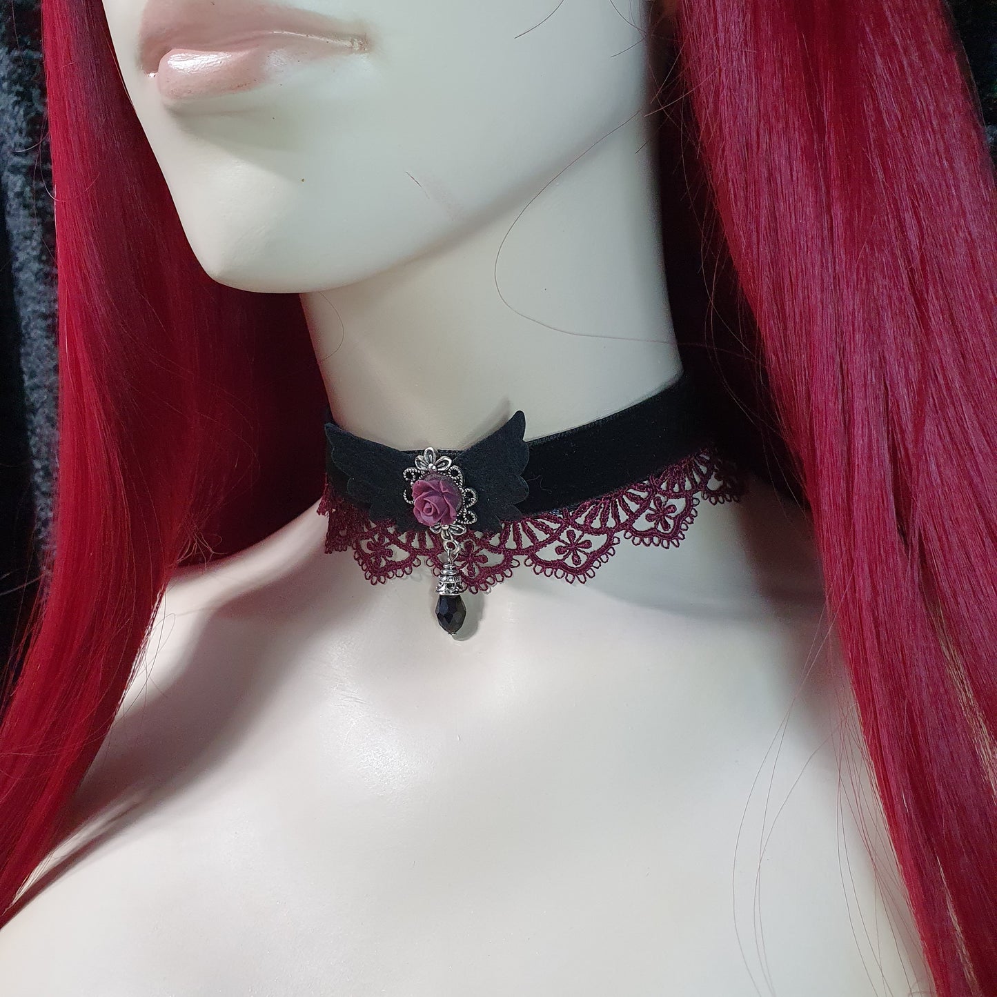 Choker, Samt, Schwarz/Bordeaux, mit Borte & Zierteil