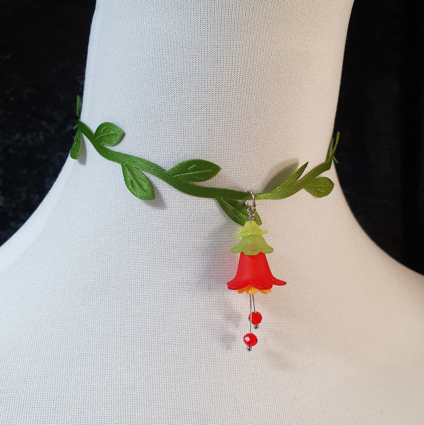 Choker Fairytale, Blattwerk mit Anhänger große Glockenblume