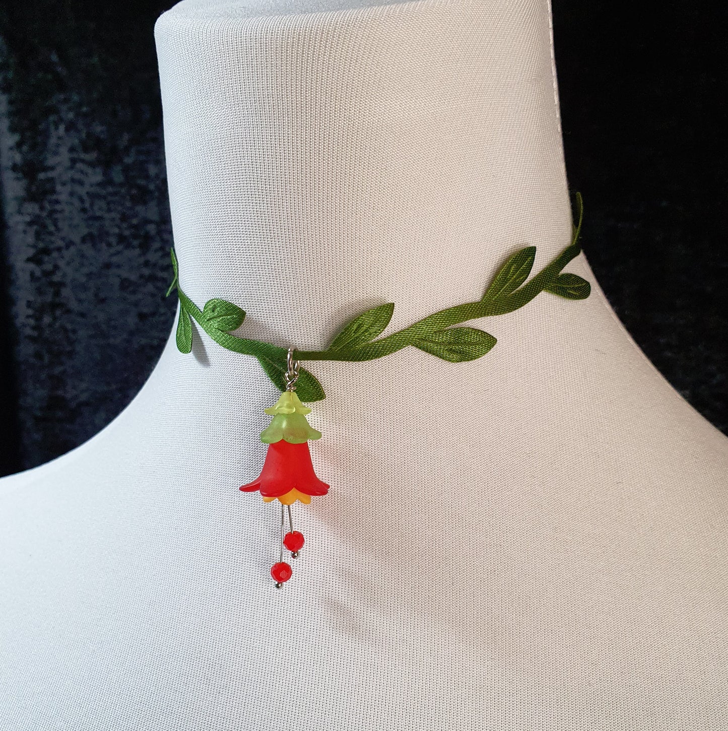 Choker Fairytale, Blattwerk mit Anhänger große Glockenblume
