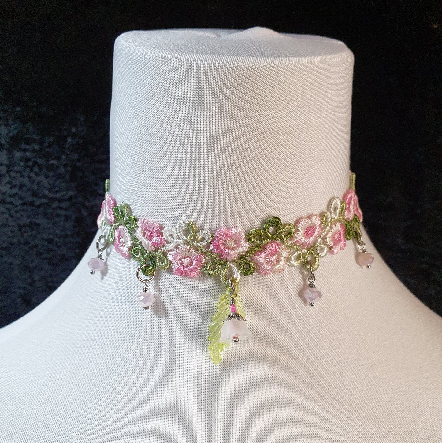 Choker Blütenpracht mit Anhänger Blume und Blatt