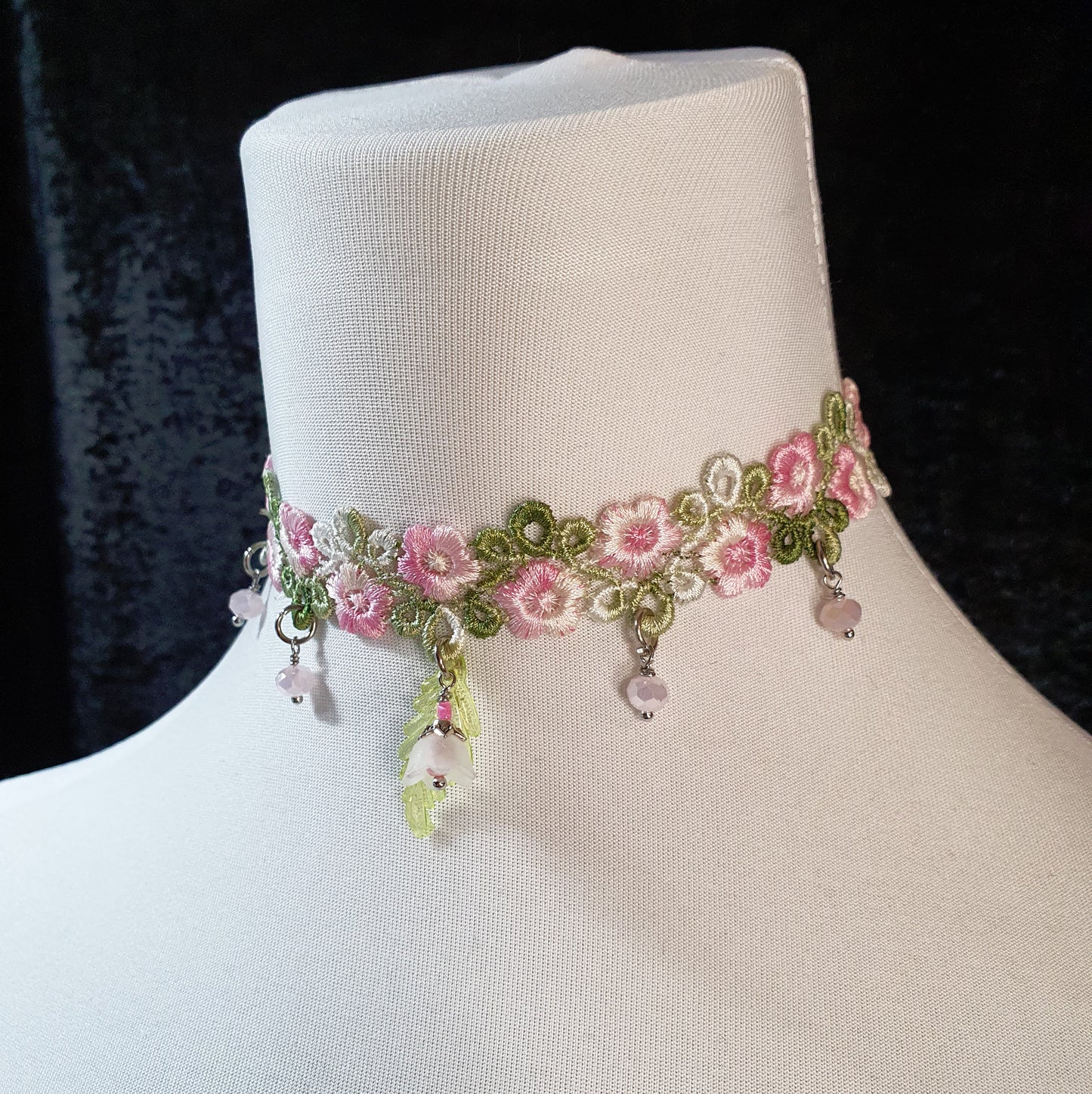 Choker Blütenpracht mit Anhänger Blume und Blatt