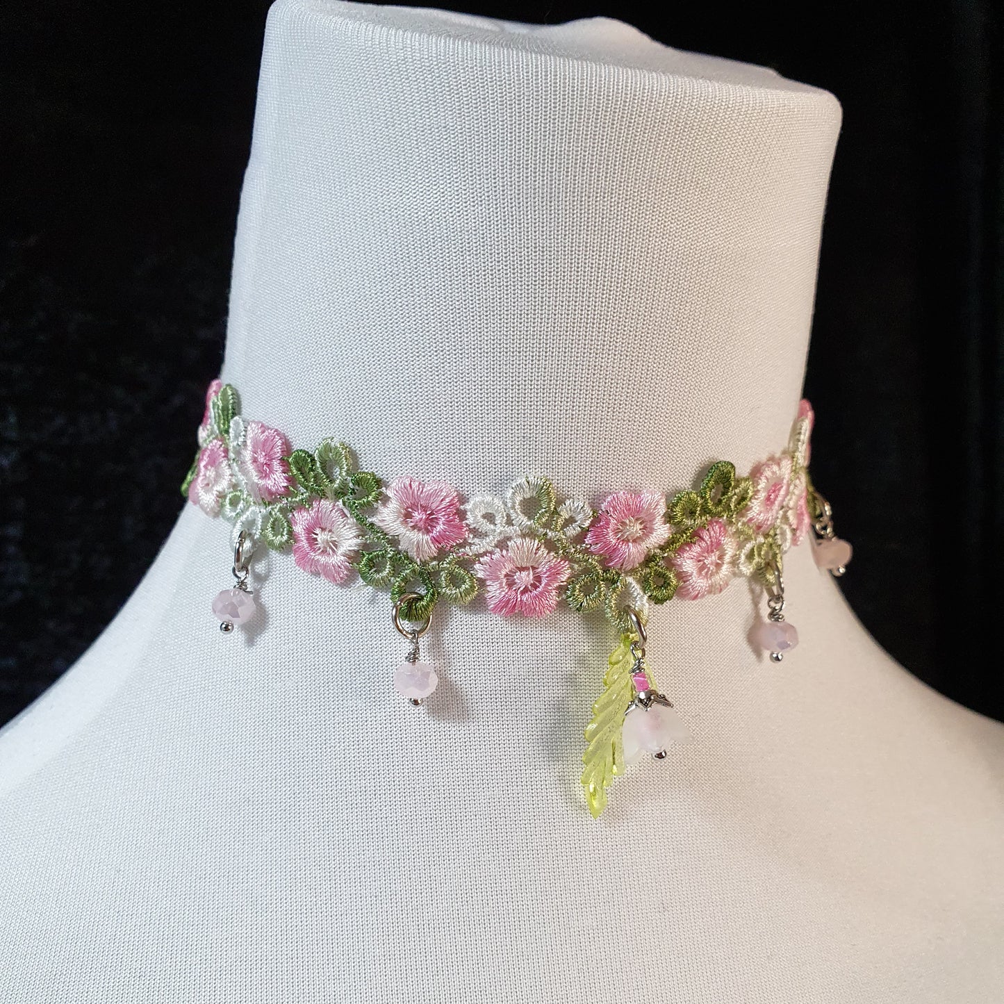 Choker Blütenpracht mit Anhänger Blume und Blatt
