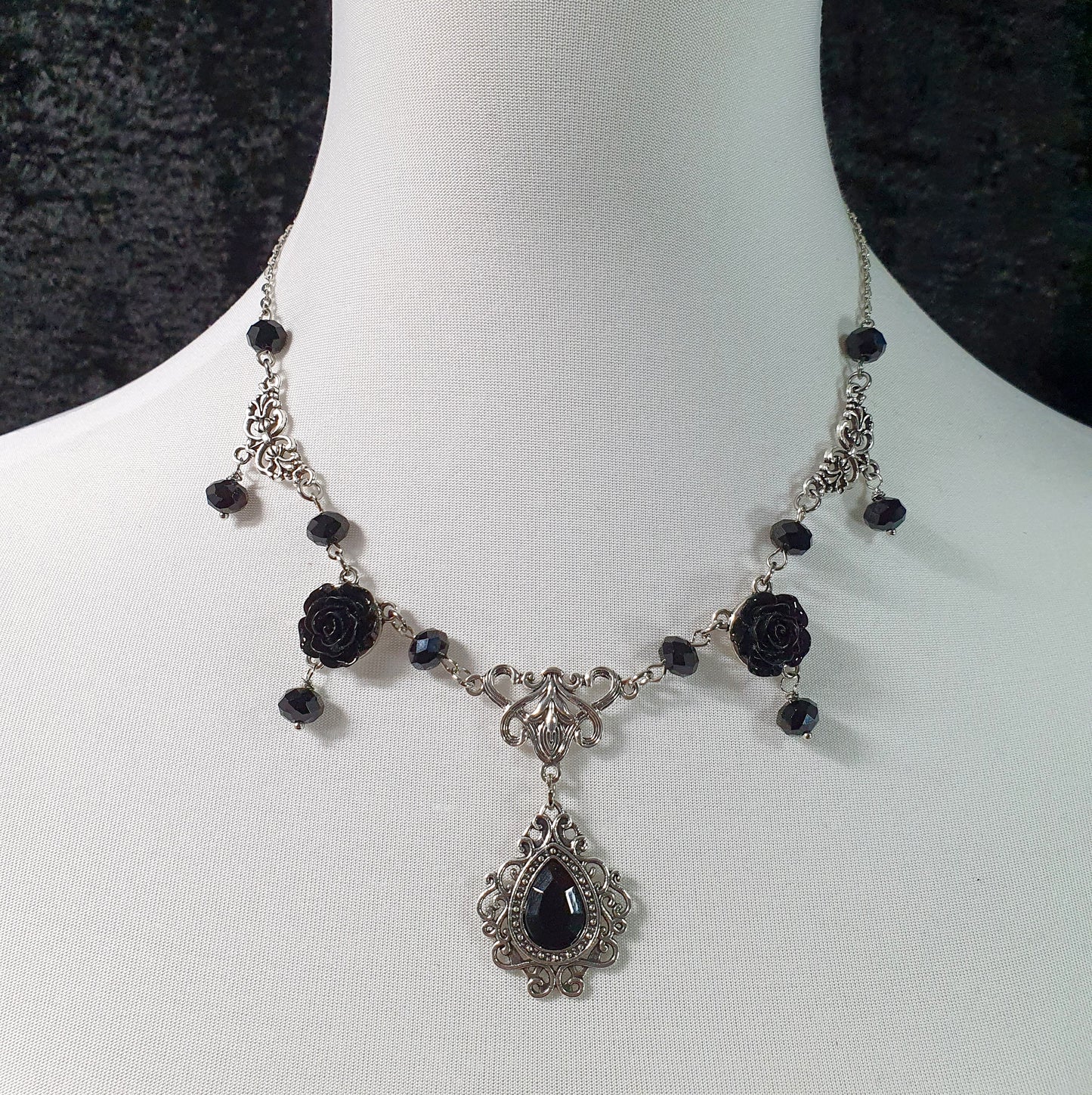 Choker Gothic Stil, Schwarze Rosen & Ornamente