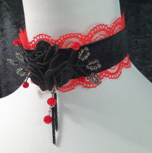 Choker Black Roses, Samt, Schwarz mit roter TĂĽllspitze