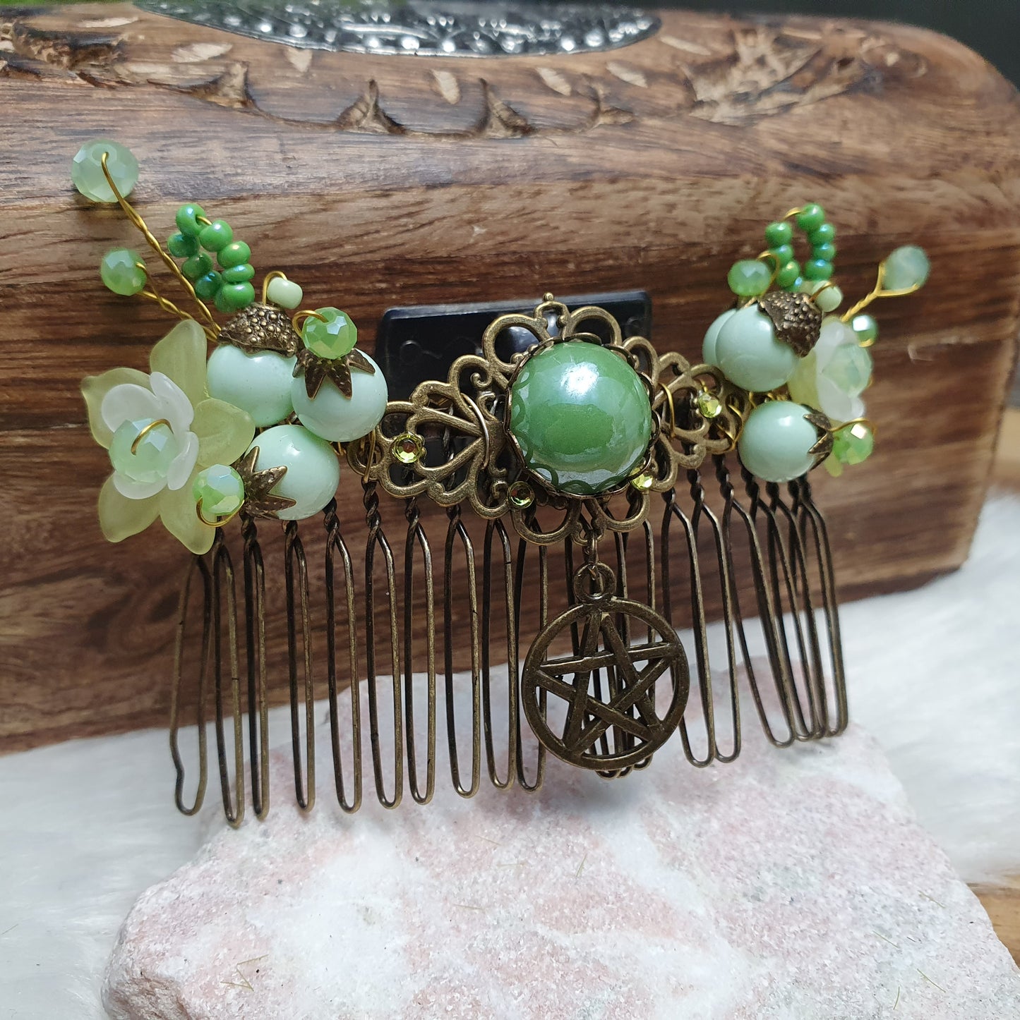 Haarkamm, antik Bronzefarbig & Grün, mit Blumen, Glasperlen & Pentagramm