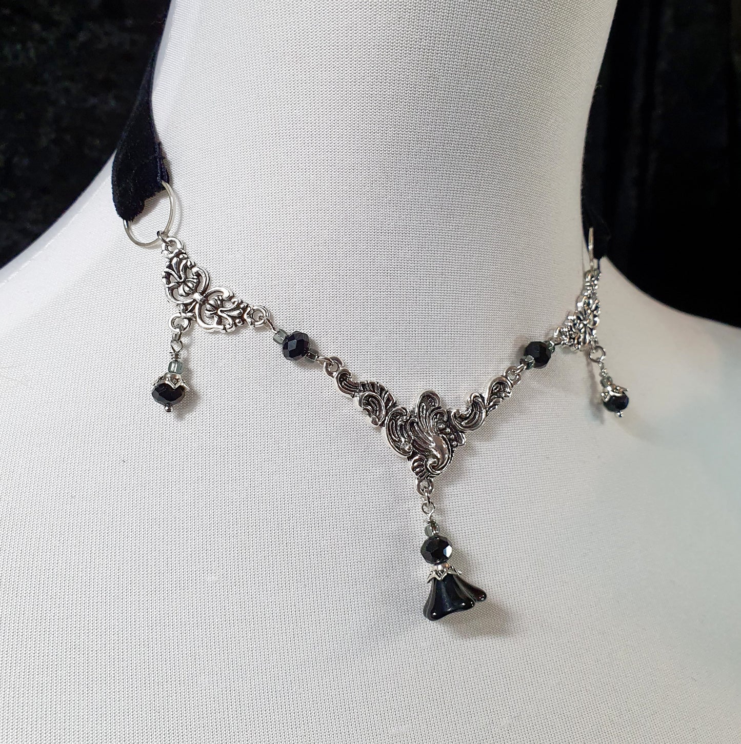 Choker Dragonfly, Samt, Schwarz mit Ornament