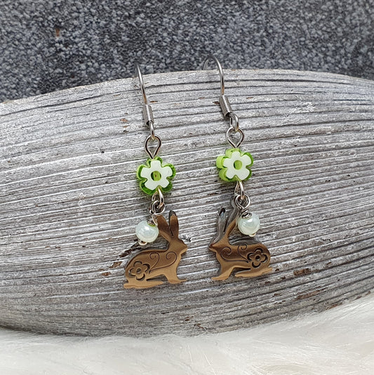 Ohrhänger, Kaninchen, Hase mit grüner Blume, Edelstahl