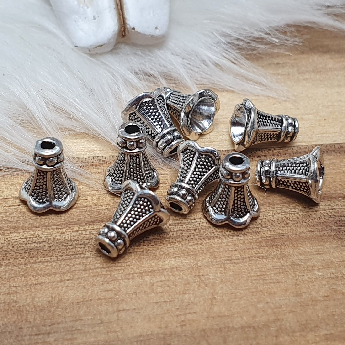 10 Perlenkappen, Trichter, Kelch, 6mm, antik silberfarbig