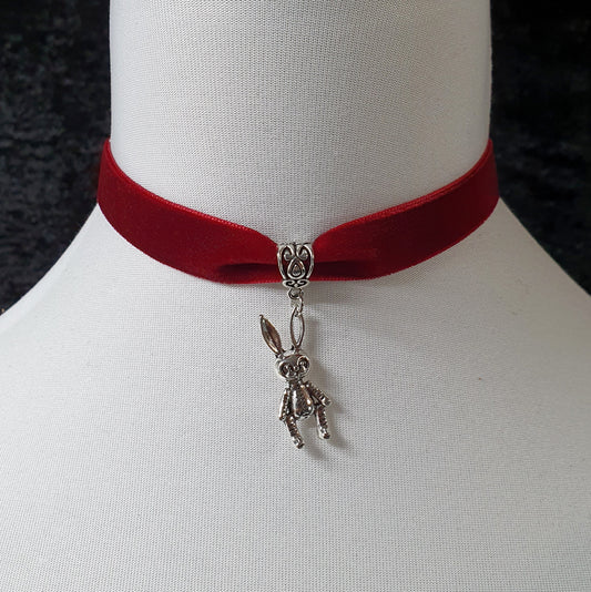 Weicher Choker, Samt, mit Anhänger Hase