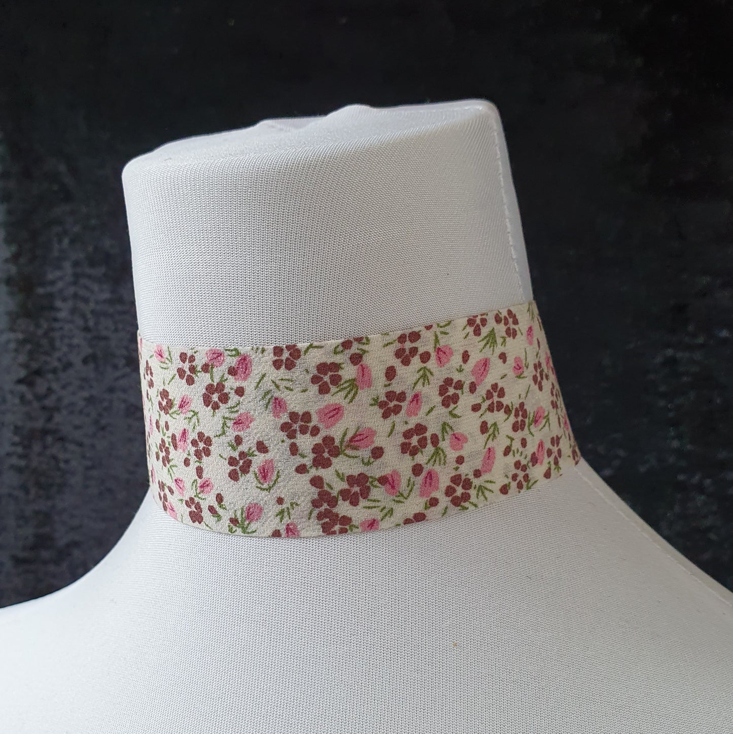Weicher Choker, Cremeweiß mit Blumenprint, 4cm breit
