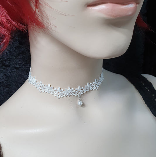 Zarter Choker weiße Ätzspitze, Blumen, Bogenkante
