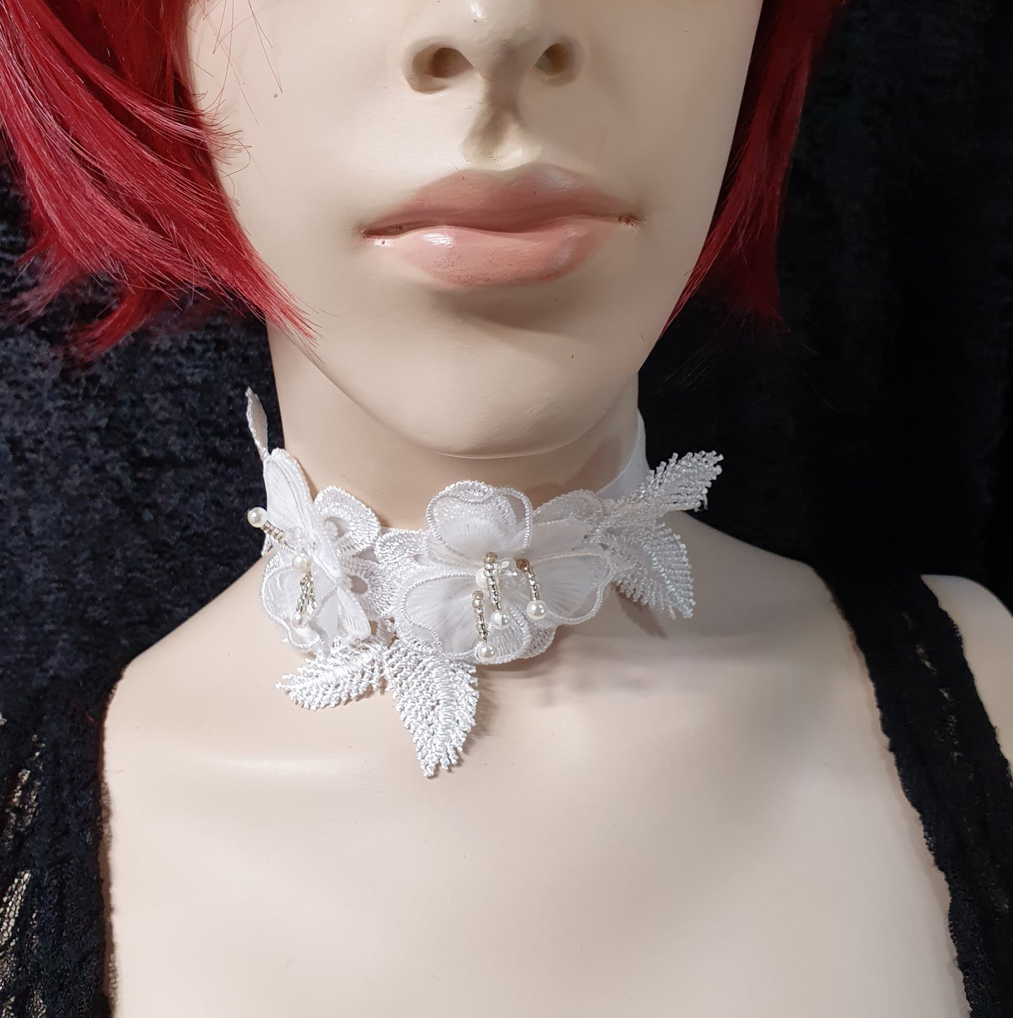 Choker weiß, Samt, mit Blumenapplikation
