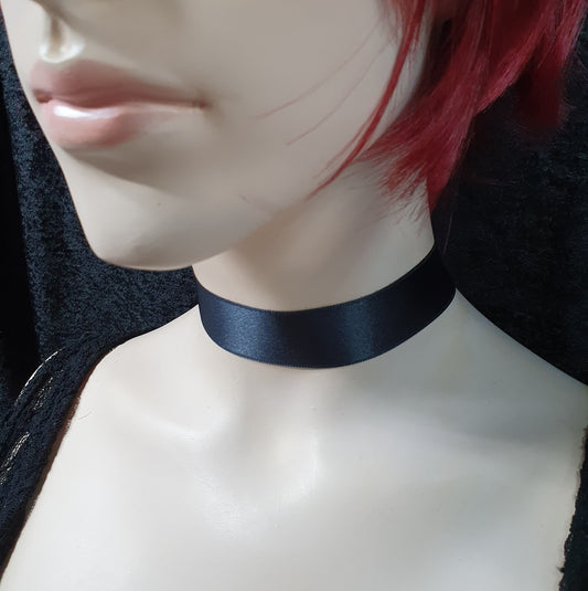 Weicher Satin-Choker, Schwarz, 2,5cm breit