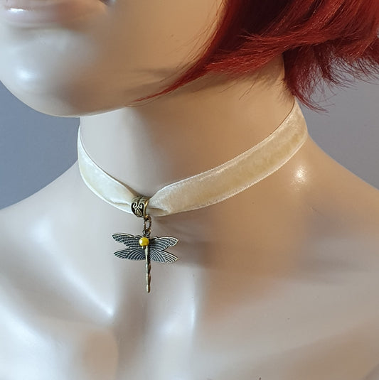 Choker pastellgelber Samt, Libelle, Shabby-Style, antik bronzefarbig