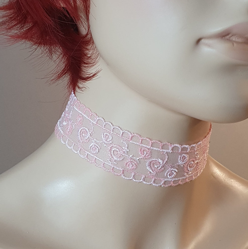 Choker, Halsband, rosa Spitze mit Blumenstickerei