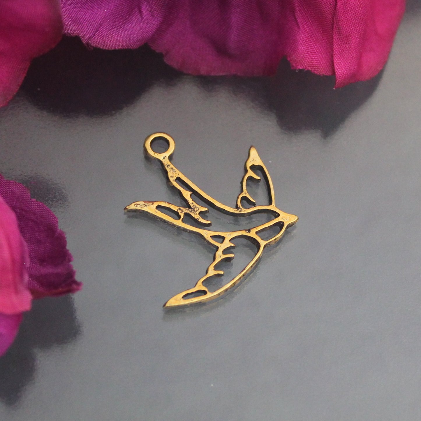 Anhänger, Charms, Schwalbe, 28mm, antik goldfarbig