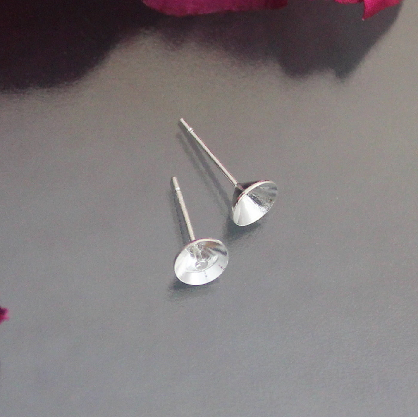 20 Ohrstecker mit Klebewanne, konisch, ø 6mm, versilbert