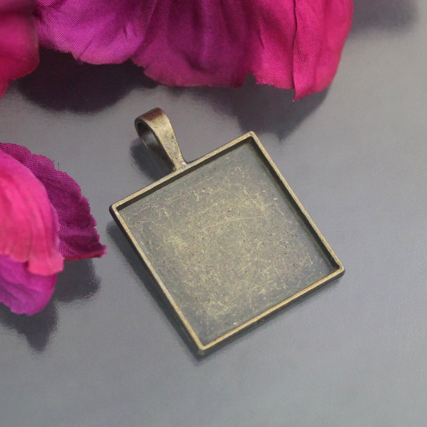 Anhänger für Cabochon, 25x25mm, antik bronzefarbig