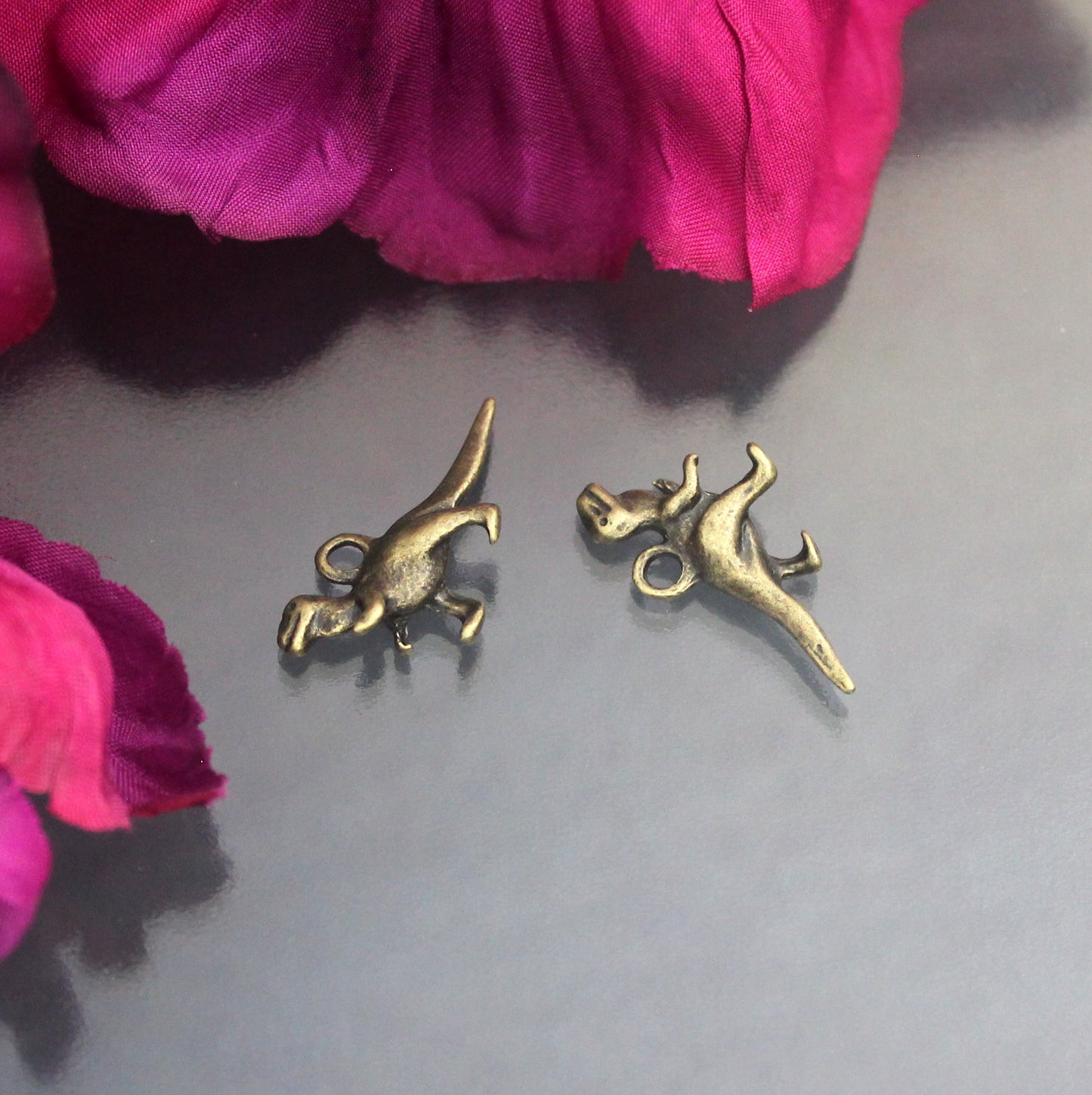 3 Anhänger, Charms, Dino Tyranno Saurus, 11mm, antik bronzefarbig, Schmuck DIY