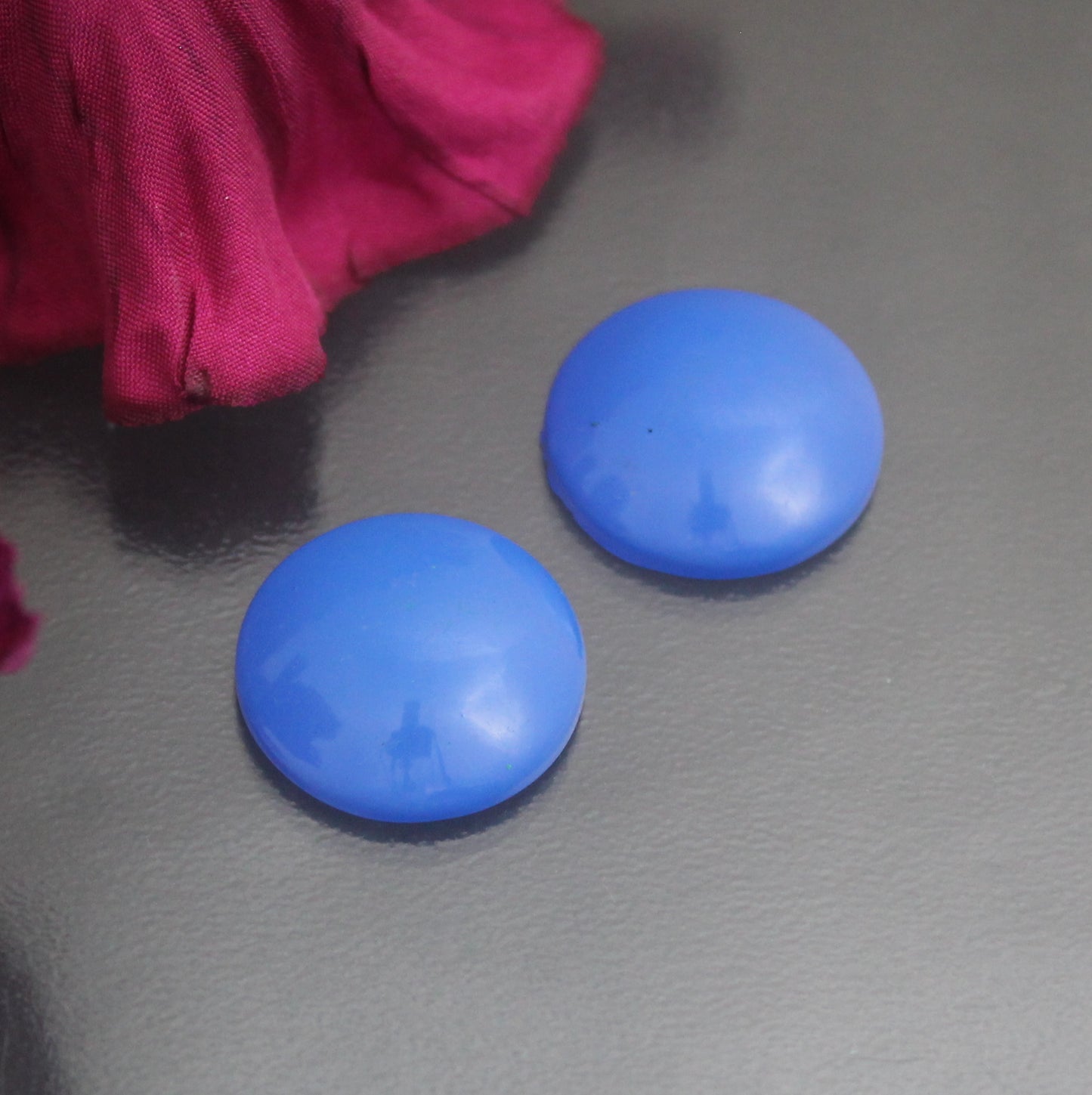 2 Cabochons aus Glas, lackiert, rund, 18mm, Schmuck basteln