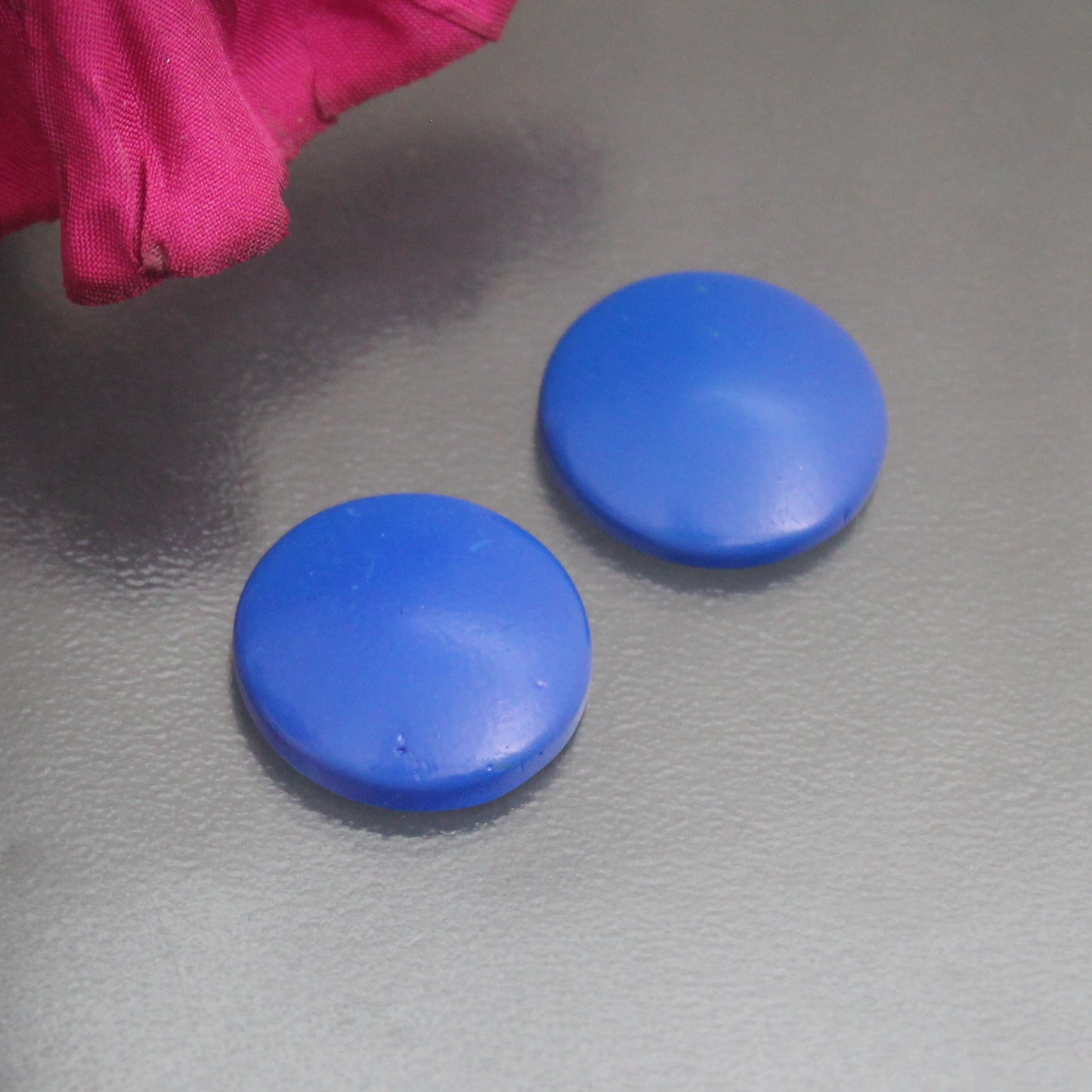 2 Cabochons aus Glas, lackiert, rund, 18mm, Schmuck basteln