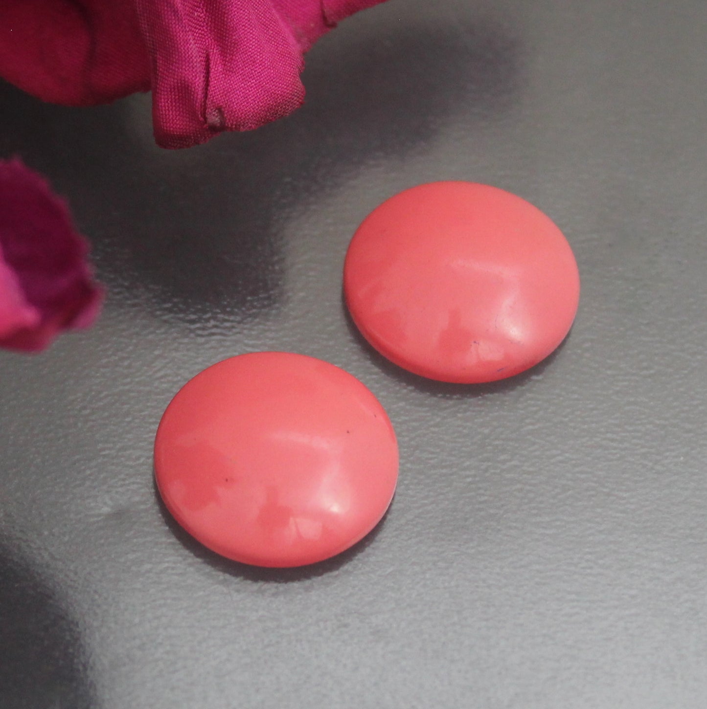 2 Cabochons aus Glas, lackiert, rund, 18mm, Schmuck basteln