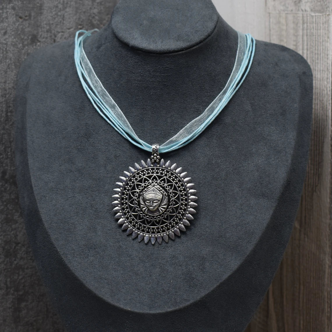 Anhänger, Mandala, Silberfarbig, + Organzakette, Hellblau