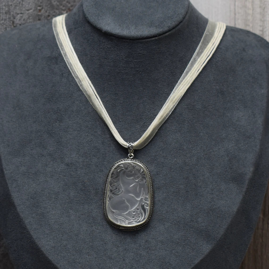 Anhänger Pferd, Glas, .925 Silber, + Organzakette, Weiß