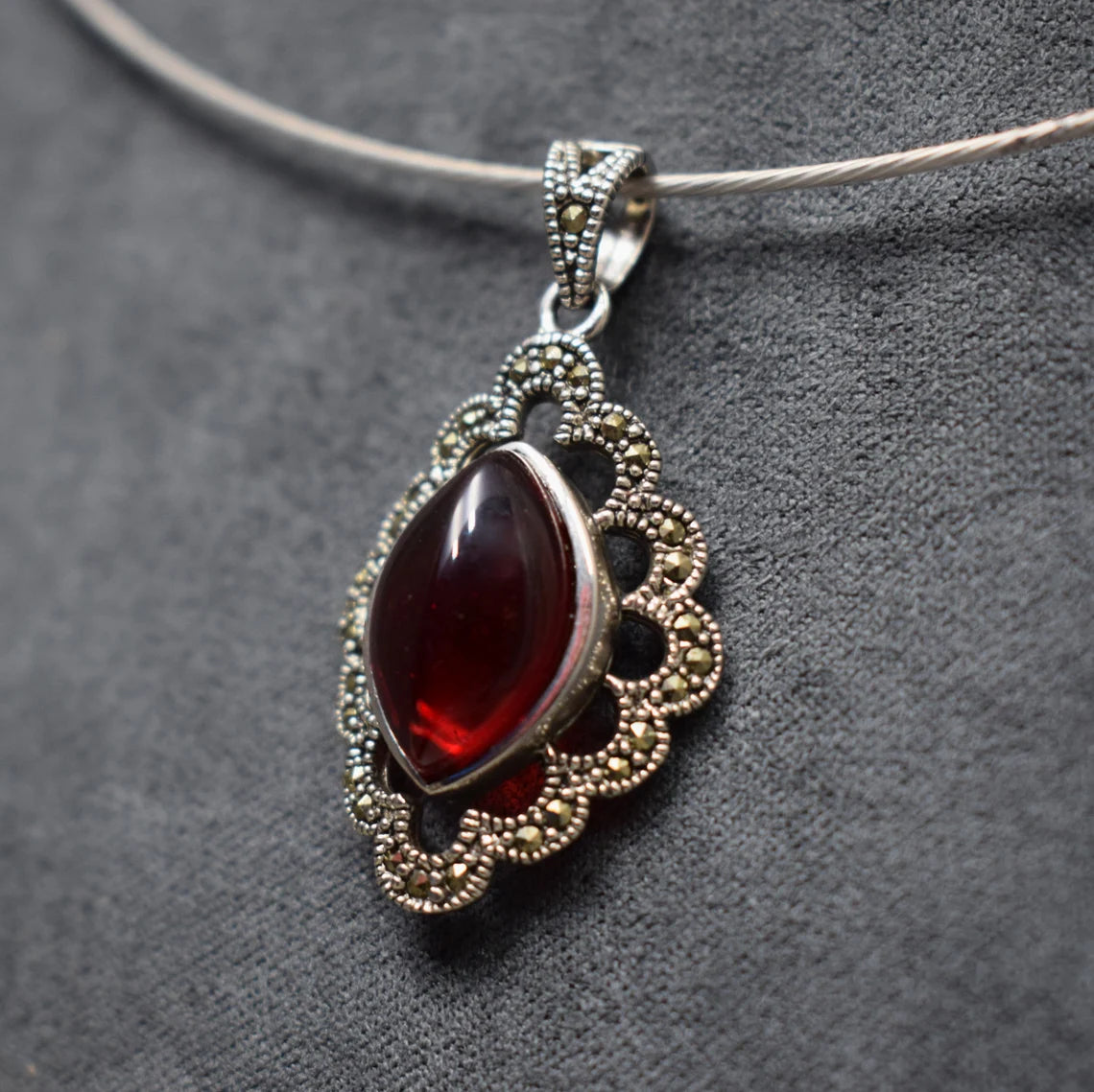 Anhänger, .925 Sterling Silber, Roter Schmuckstein, Markasit
