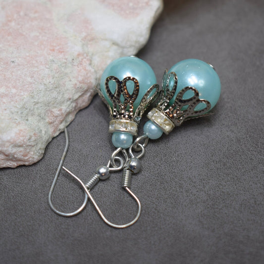 Ohrhänger mit Glaswchaskugeln, Aquablau