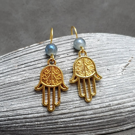 Ohrhänger, Hängerchen, Ohrringe, Hamsa Hand, die Hand Fatimas, Vergoldet, Glasperlen Grau