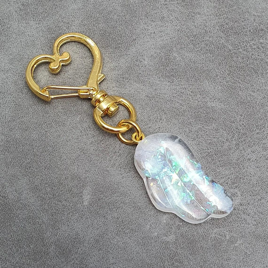 Taschenbaumler, Schlüsselanhänger, Engelsflügel Weißlich, Vergoldeter Herzkarabiner