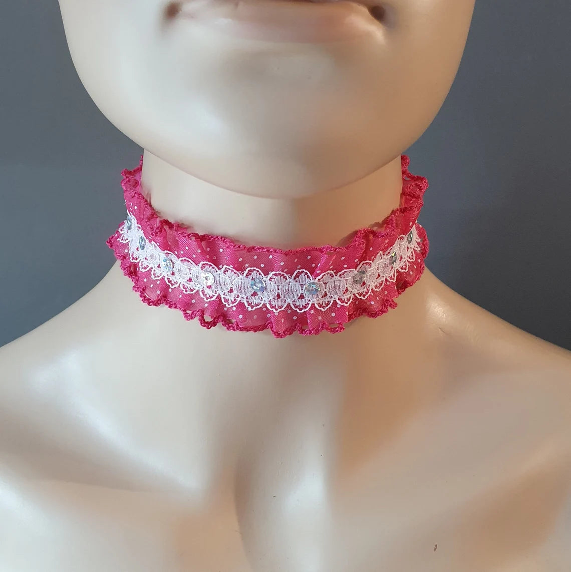 Choker, Kropfband, Quietschpink, mit Pailletten, gerüscht
