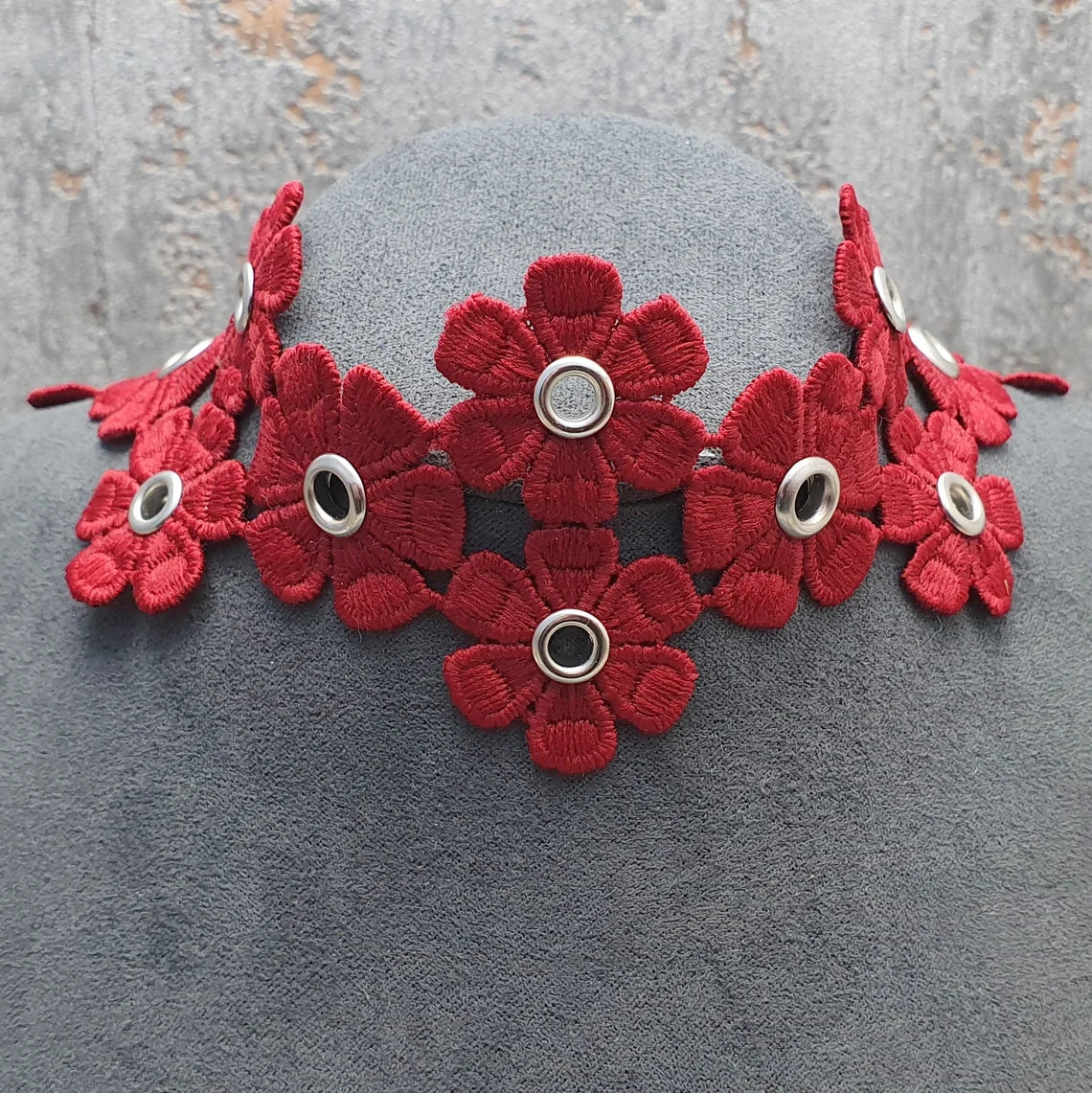 Halsband, Kropfband, rote Blumen, Dirndlschmuck, Corsagenschmuck