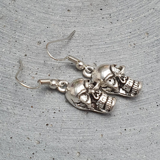 Ohrhänger Schädel Totenkopf silberfarbig