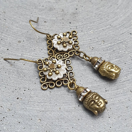 Ohrhänger im Nostalgiedesign mit Blüte & Buddhakopf