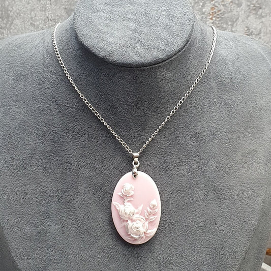 Kette mit Anhänger rosa, ovalem Anhänger