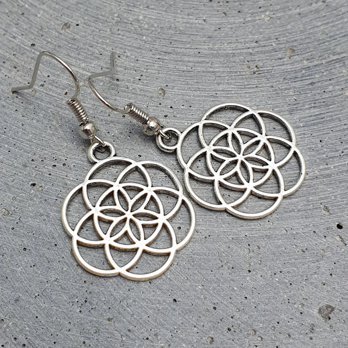 Ohrhänger die Blume des Lebens in silberfarbig