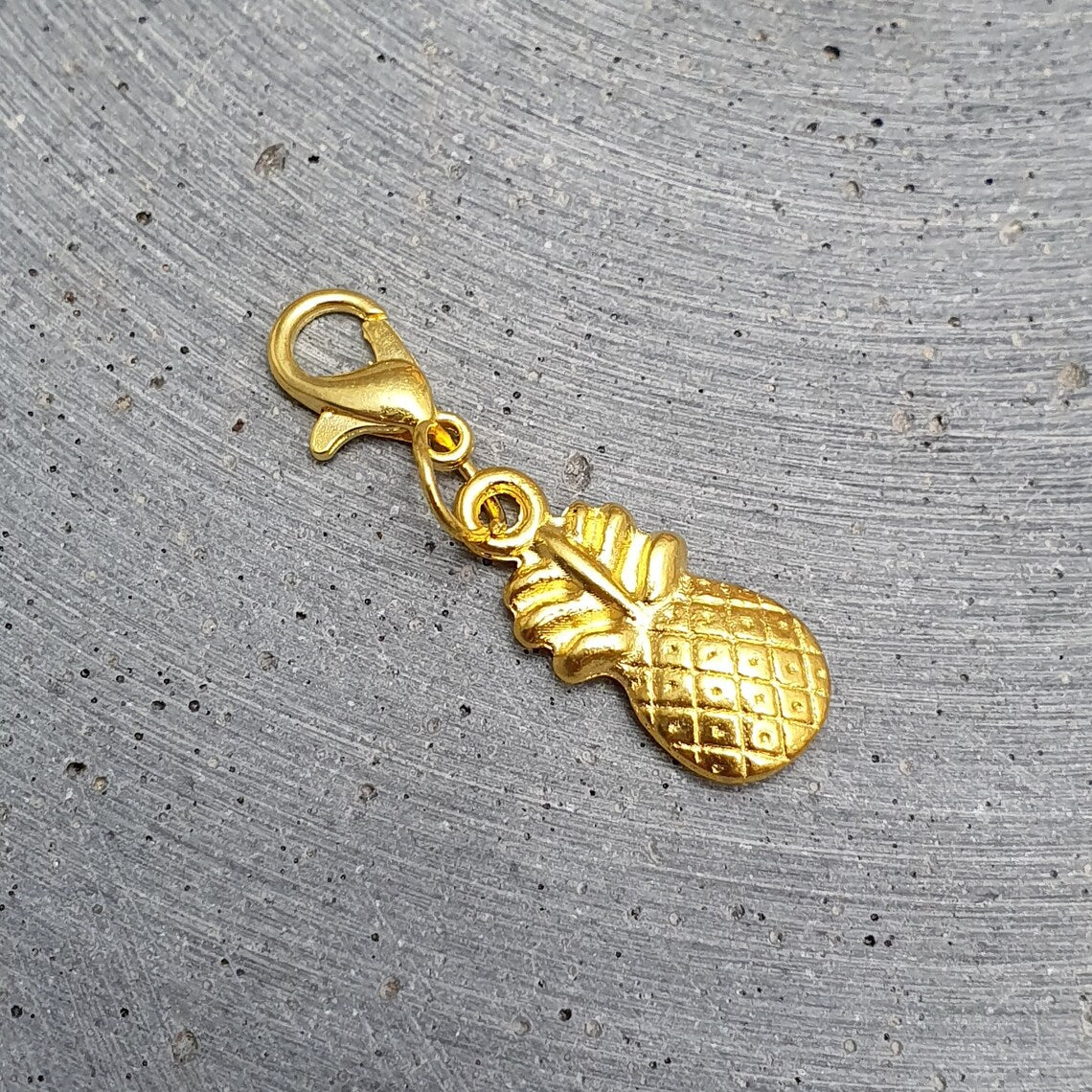 Charms Anhänger fruchtige Ananas mit Karabiner, vergoldet