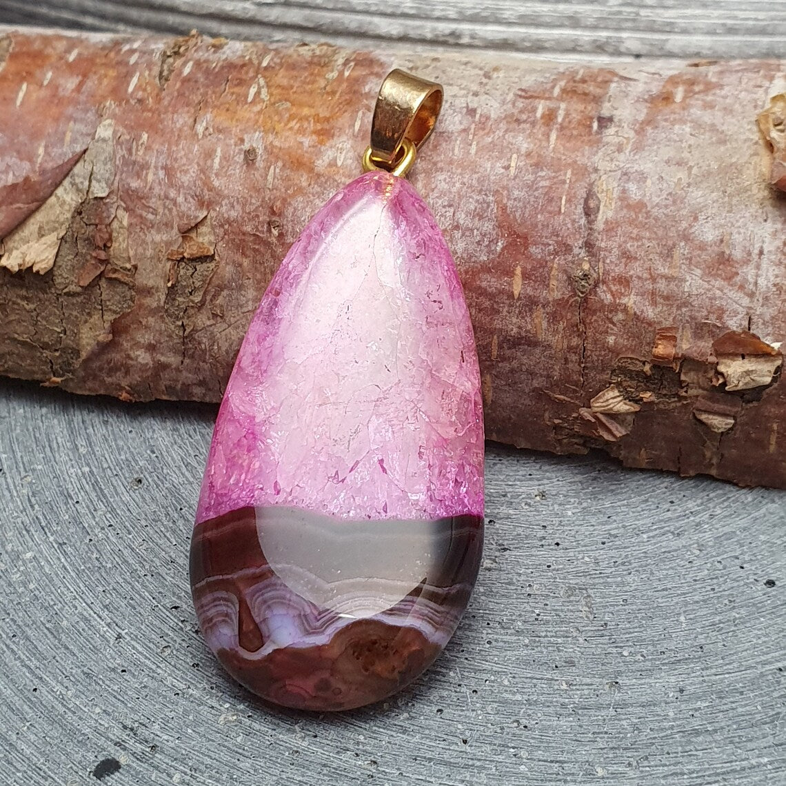 Anhänger pinker Achat an vergoldeter Öse