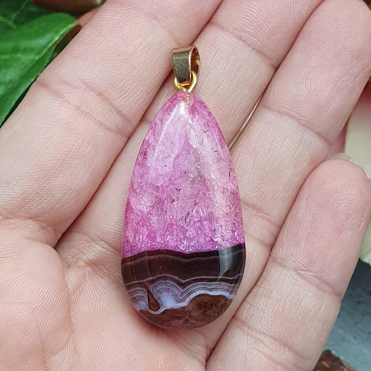 Anhänger pinker Achat an vergoldeter Öse