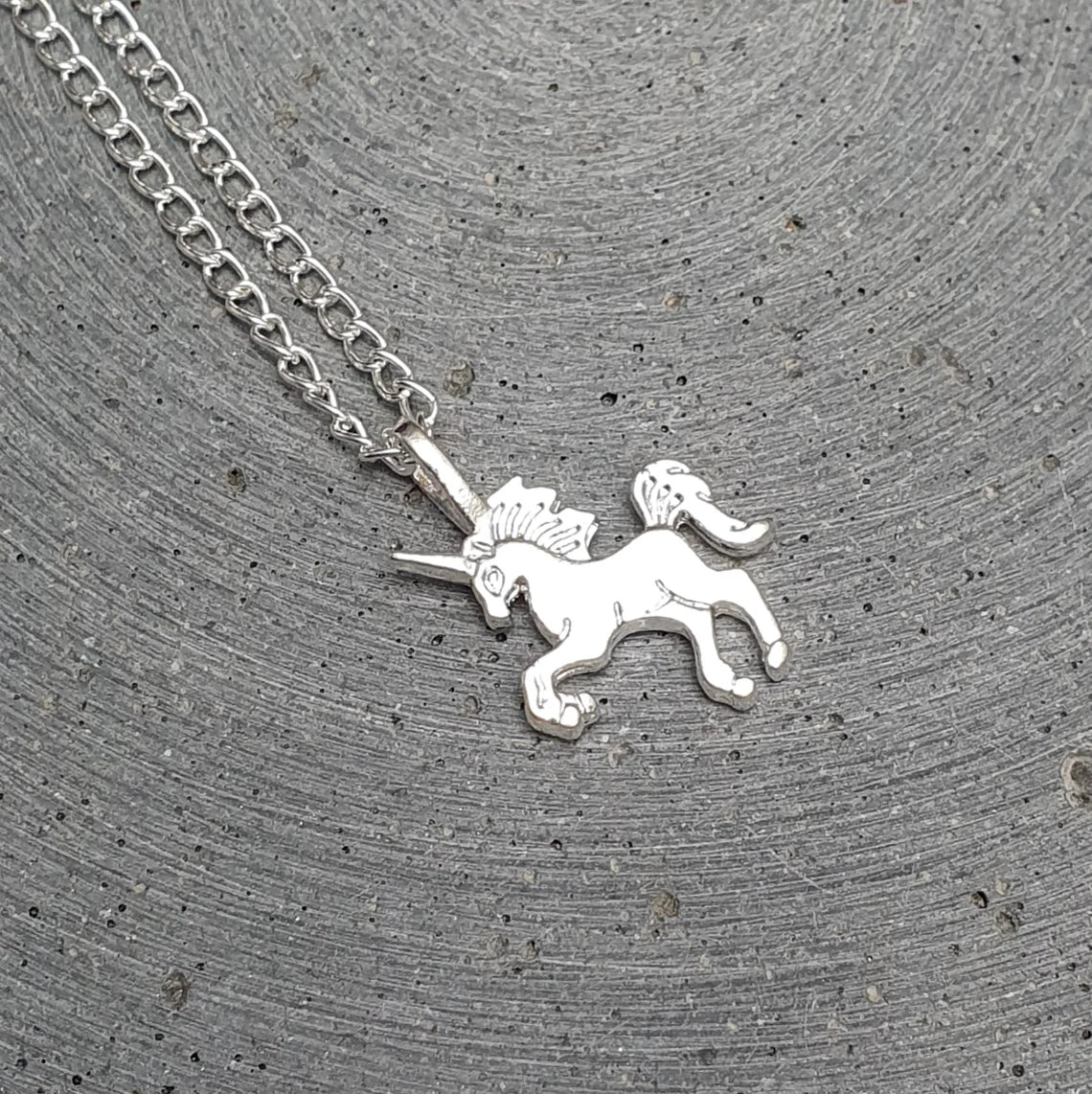 Kette mit Anhänger kleines Einhorn vergoldet oder versilbert