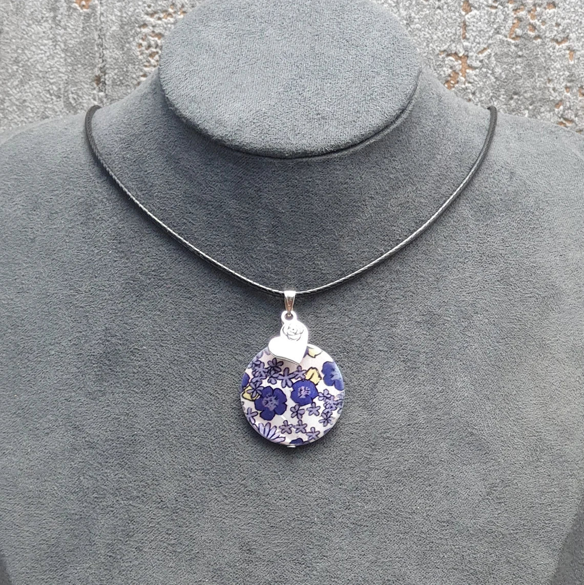 Anhänger Muschelperle mit blauen Blumen kleines Herz