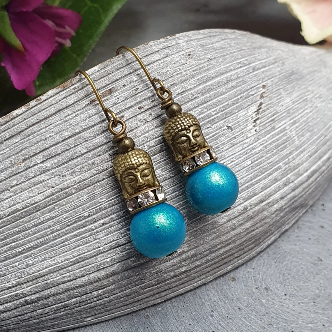 Ohrhänger Buddhakopf mit türkisen Glasperlen