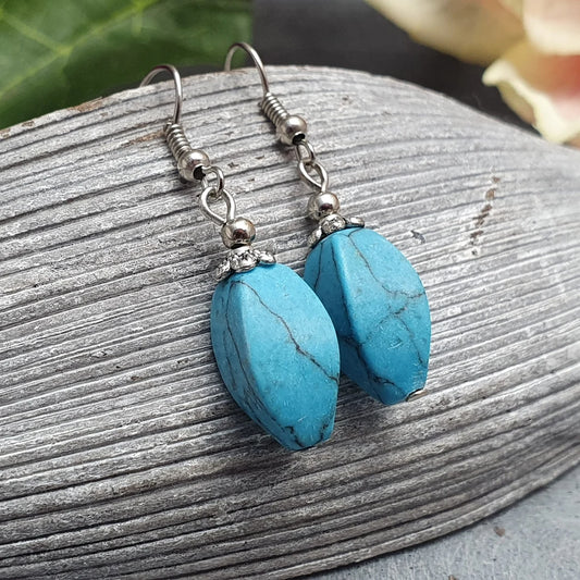 Ohrhänger mit Türkisperlen, silberfarbig