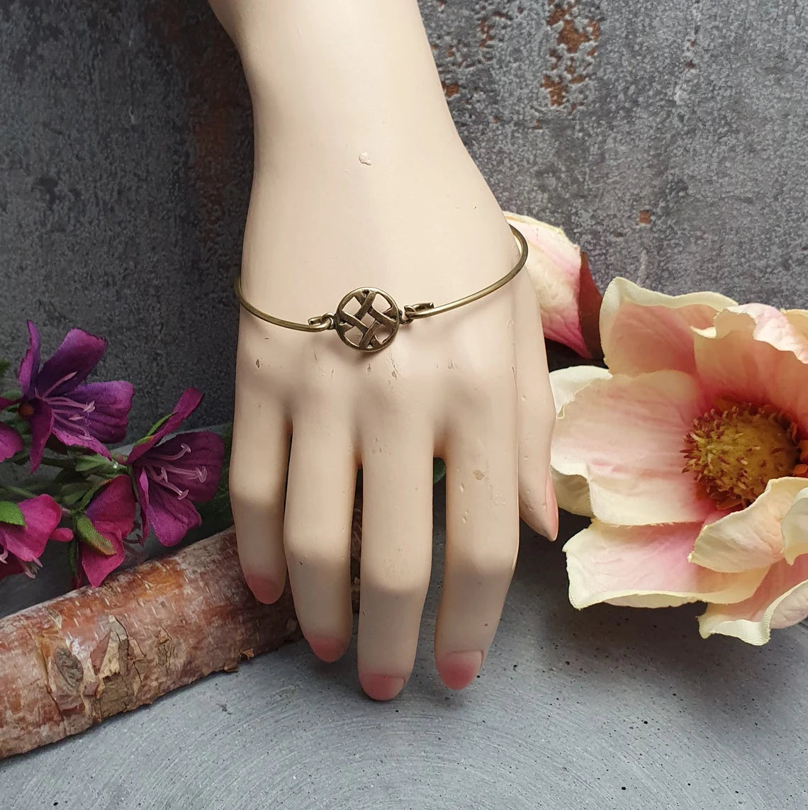 Armreif mit keltischem Knoten, antik bronzefarbig