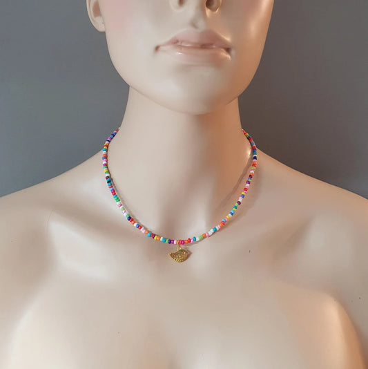 Choker Hippiegruß, kunterbunte Rocailles und kleiner Anhänger Vögelchen
