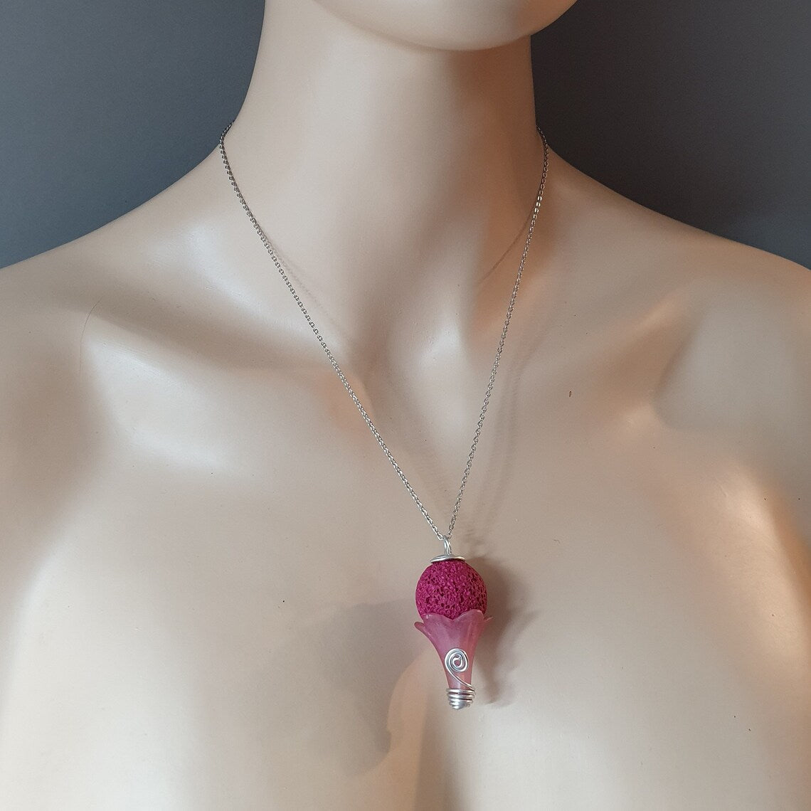 Kette Edelstahl, pinke Lavakugel in rosa Blüte, WireWire, Aludraht