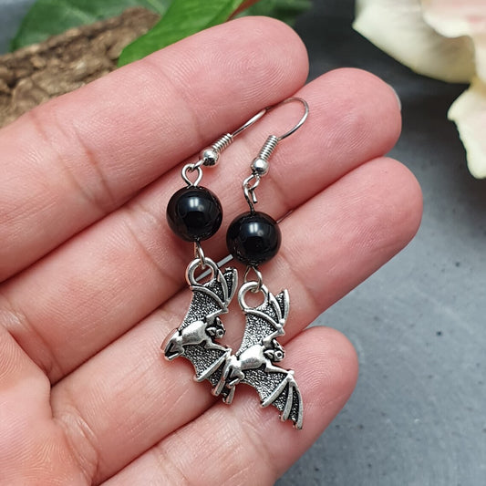 Ohrhänger mit Fledermaus & Onyx, antik silberfarbig, Gothic